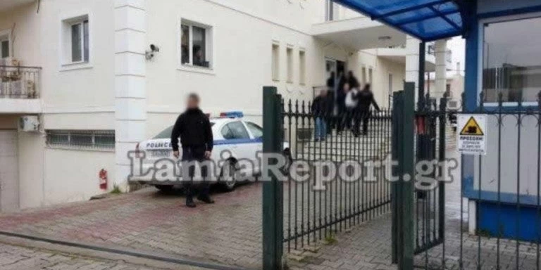 Σπείρα ναρκωτικών συνελήφθη στη Φθιώτιδα – Εκρυβαν σε βαρέλια χασίς και όπλα